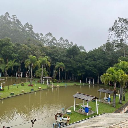 Pesqueiro Restaurante E Pousada Pingo De Ouro 彼达迪 外观 照片